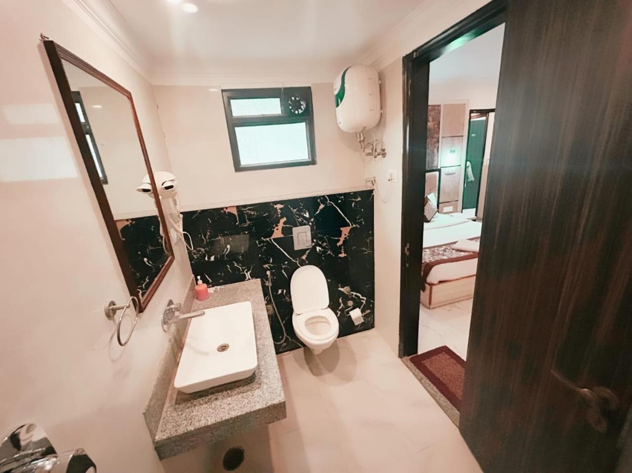 Hotel Almora Inn - Near By Delhi International Airport - With Free Airport Pickup And Drop New Delhi Ngoại thất bức ảnh