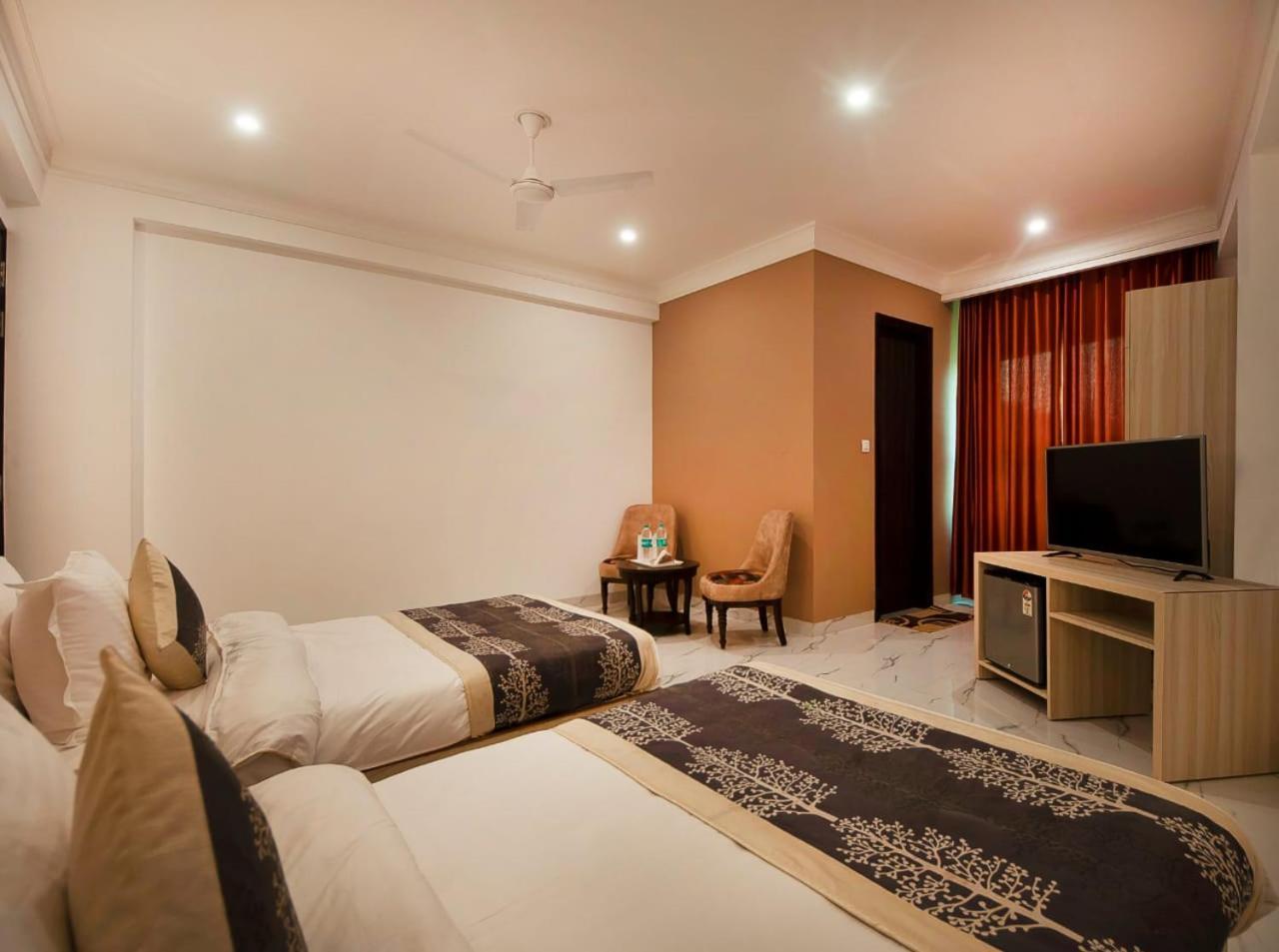 Hotel Almora Inn - Near By Delhi International Airport - With Free Airport Pickup And Drop New Delhi Ngoại thất bức ảnh